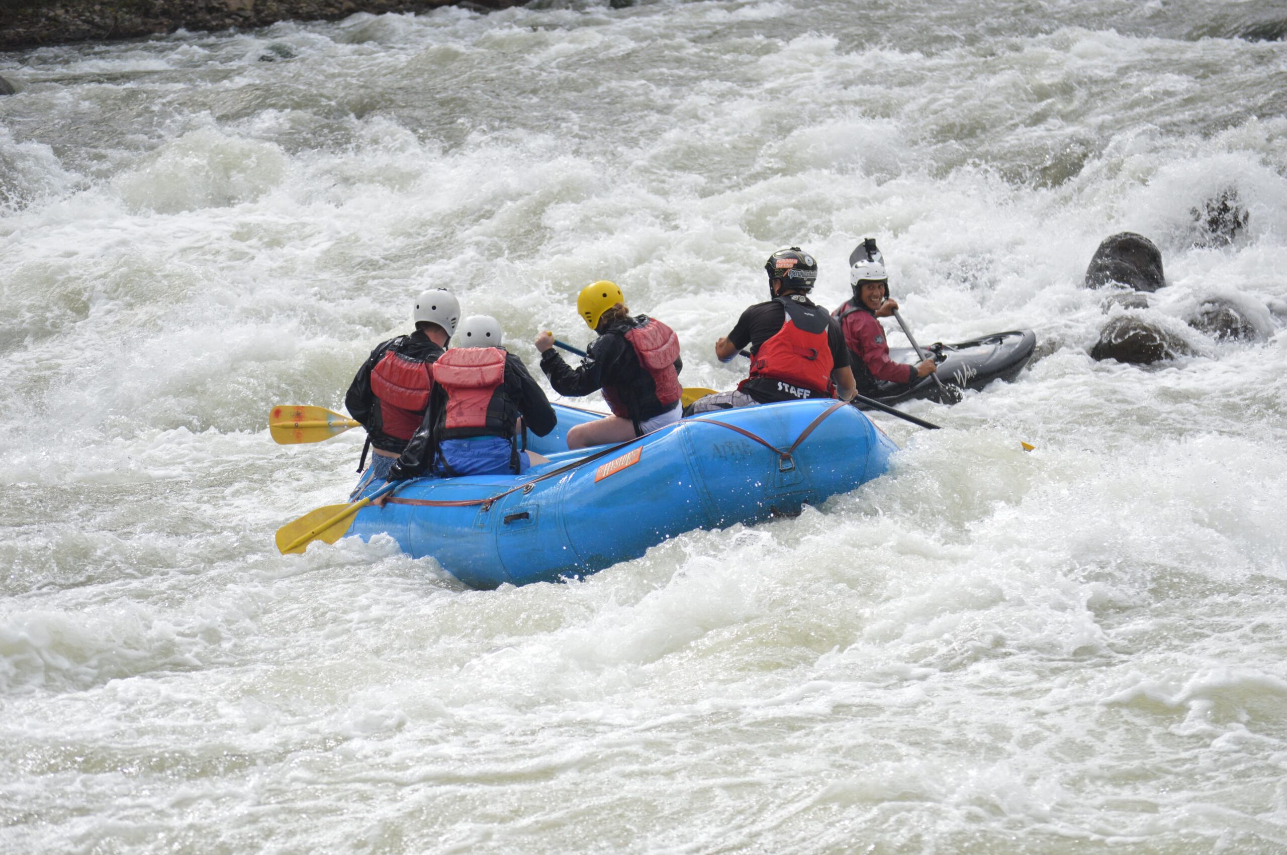 Home rafting-peru-safety-briefing-riverbank